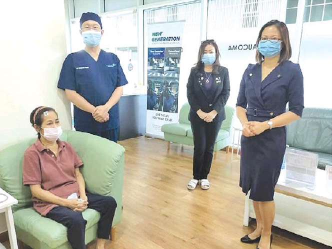 Cataract patient gets back normal eyesight with aid from RCKK Pearl, EyeMedics Specialist Eye Centre